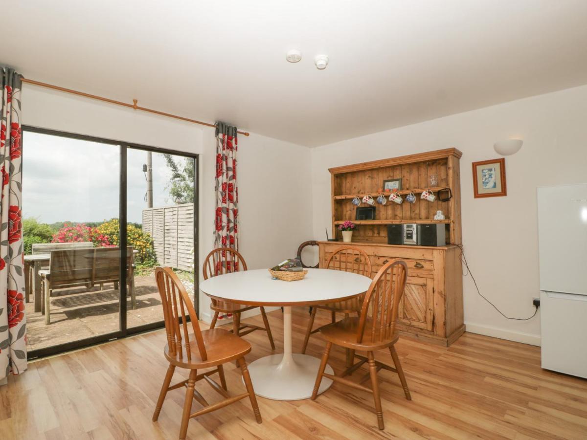 Wheelbarrow Cottage Stoke Prior  ภายนอก รูปภาพ